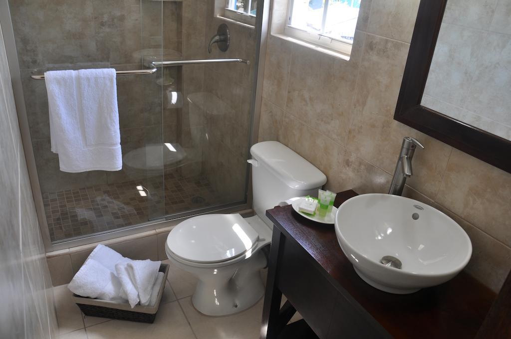 Rainbow Hotel Caye Caulker Room photo