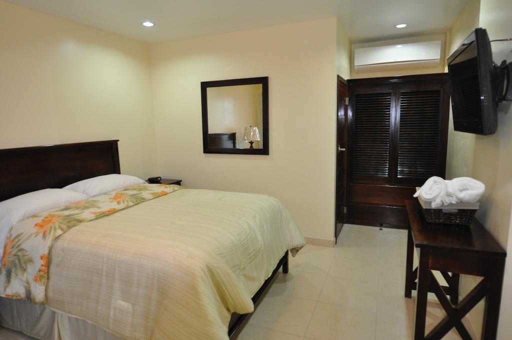 Rainbow Hotel Caye Caulker Room photo