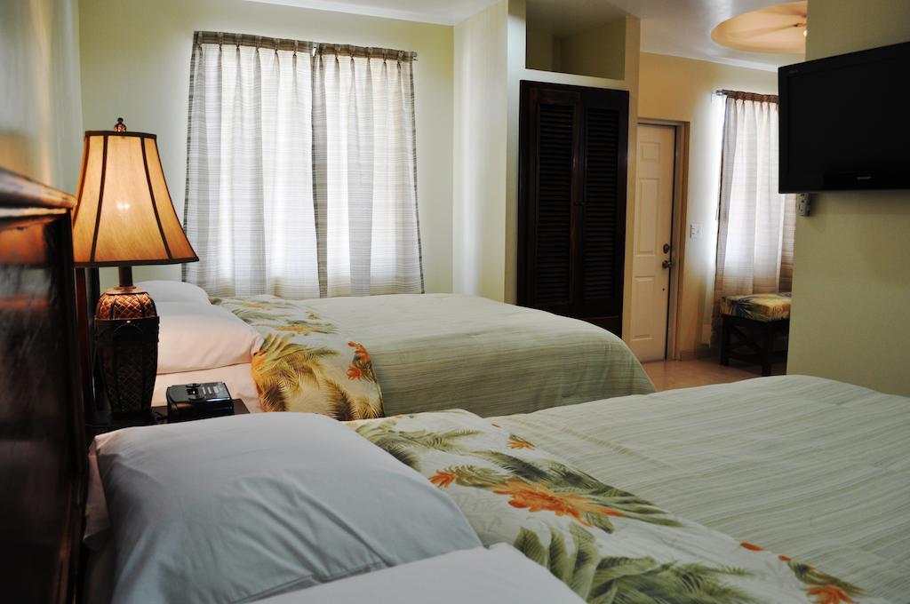 Rainbow Hotel Caye Caulker Room photo